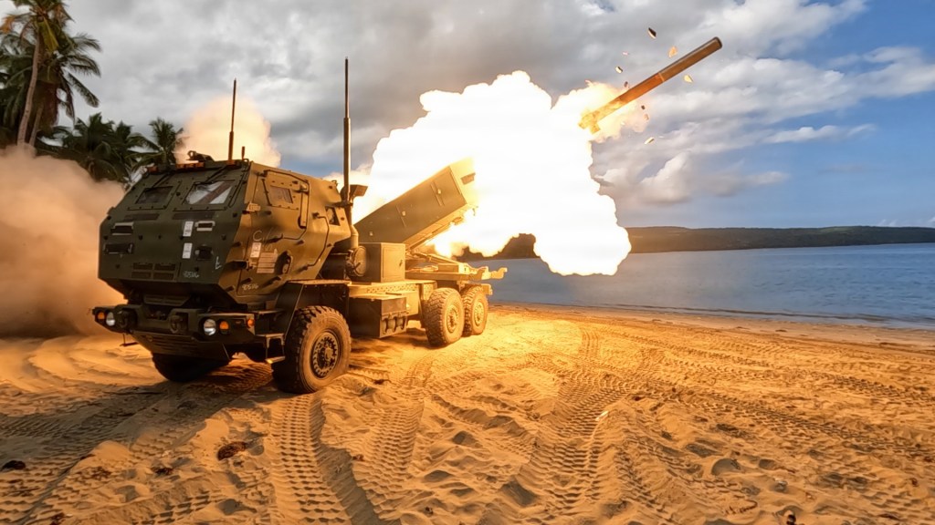 US Marines help gun down beach invaders in simulated Philippines defense