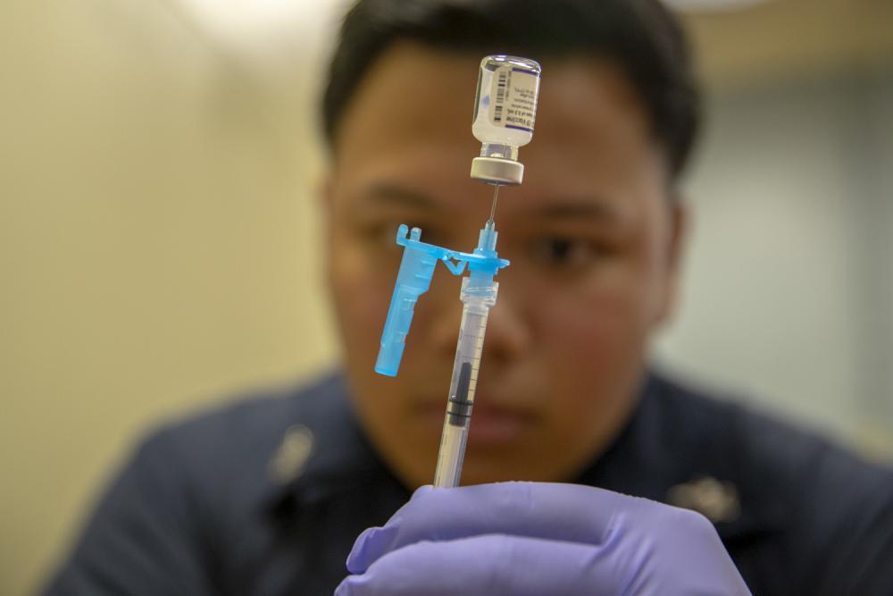 VA, HHS urge veterans to get COVID shots before holiday season