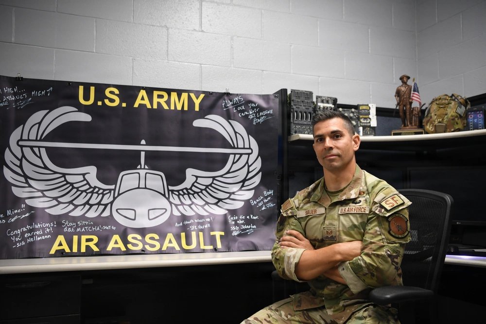Staff sergeant becomes only airman in his class to complete Army Air Assault School