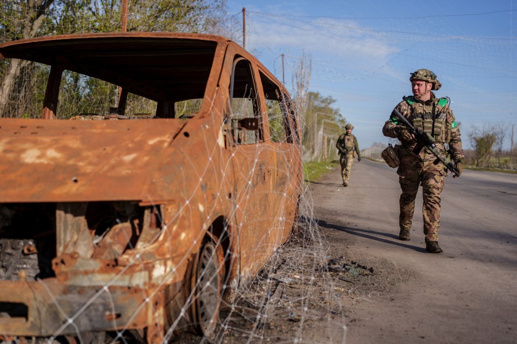 Ukraine and Russia fight on despite US-mediated ceasefire