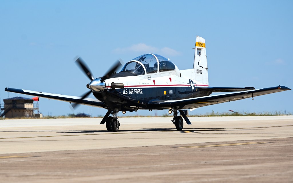 T-6 training jet makes emergency landing at Joint Base San Antonio
