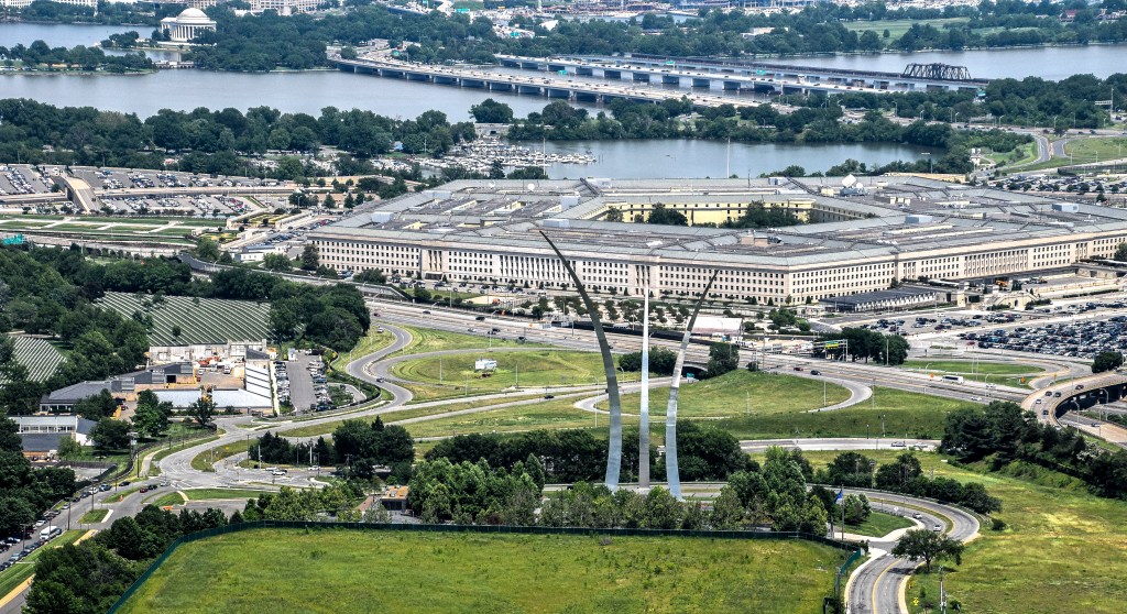 Warren warns against Pentagon-defense industry revolving door