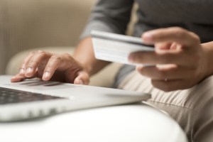 Bipartisan bill hones in on feds abusing agency charge cards