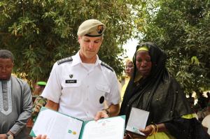 Army general awards medals to Nigeriens who fought, died alongside US soldiers