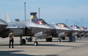 Lockheed backs next-gen engine for F-35, drawing rebuke from Pratt