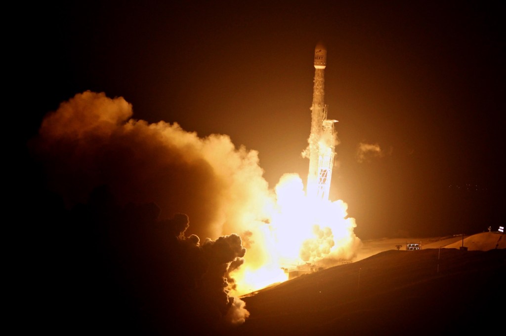 SpaceX launches 10 more Iridium Communications satellites