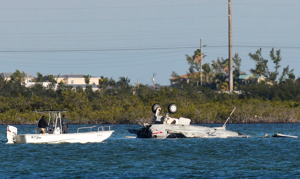 Eyewitness report: Navy F/A-18F exploded before fatal crash