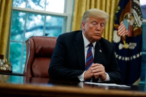 Trump intends to freeze federal pay for 2019