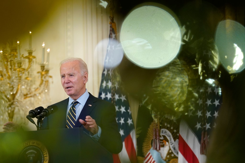 Federal employees cleared for 5.2% pay raise in 2024