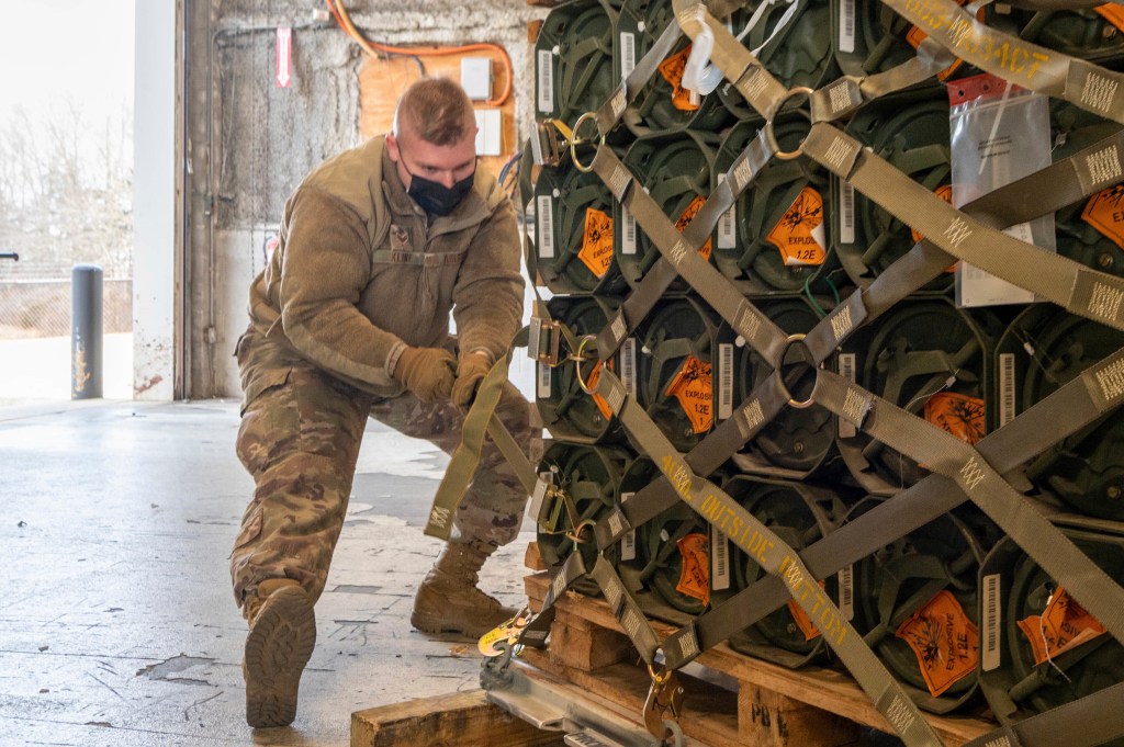 US sees chance to gain arms market share from sanctioned Russia
