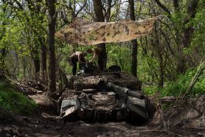 Ukraine says Russian offensive in east gathering momentum