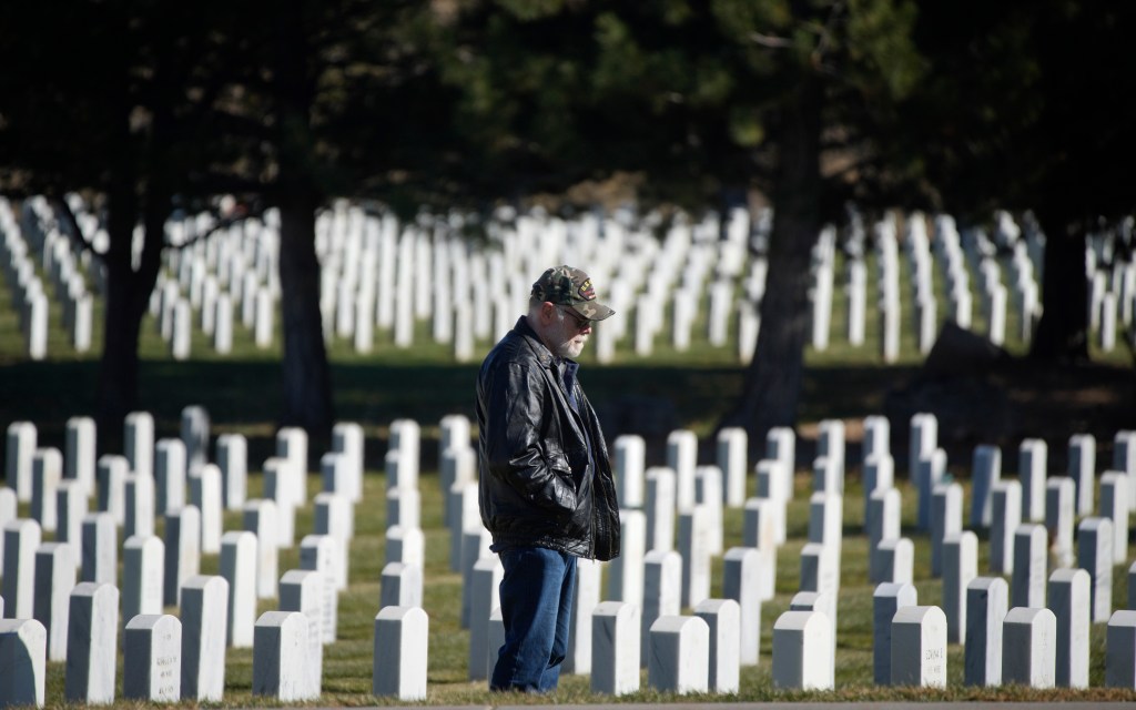Veterans Day is on Saturday this year. Do fed employees get a day off?