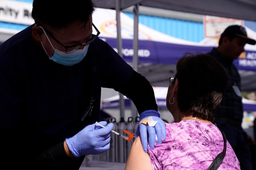 White House looks to get vets, military spouses into health-care jobs