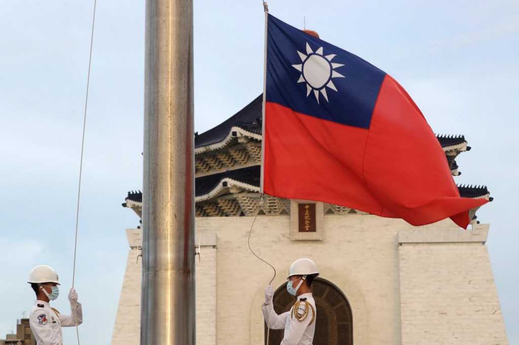 China sends 25 planes, 3 ships toward Taiwan