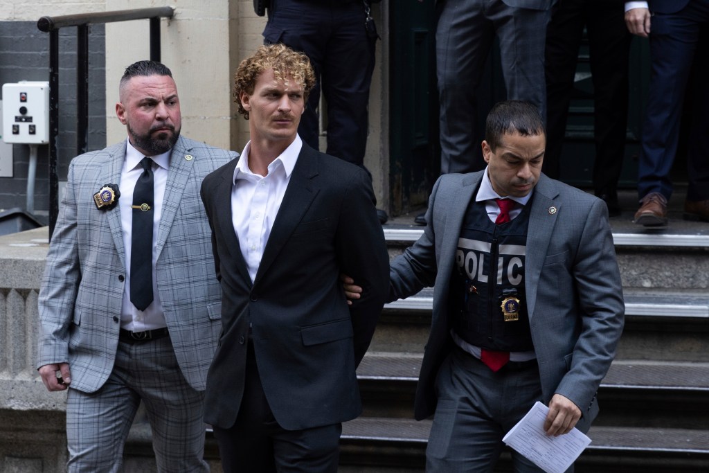 Marine vet charged in NYC subway death is freed pending trial