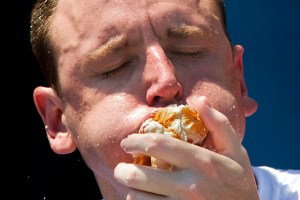 Who can down more hot dogs, 4 soldiers or 1 competitive eater?