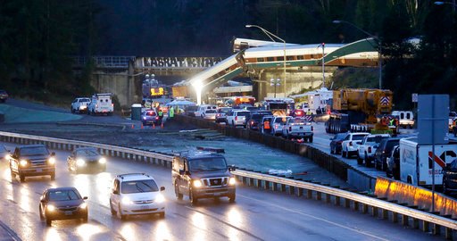 Madigan nurse receives Award for Valor after saving lives during deadly Amtrak crash