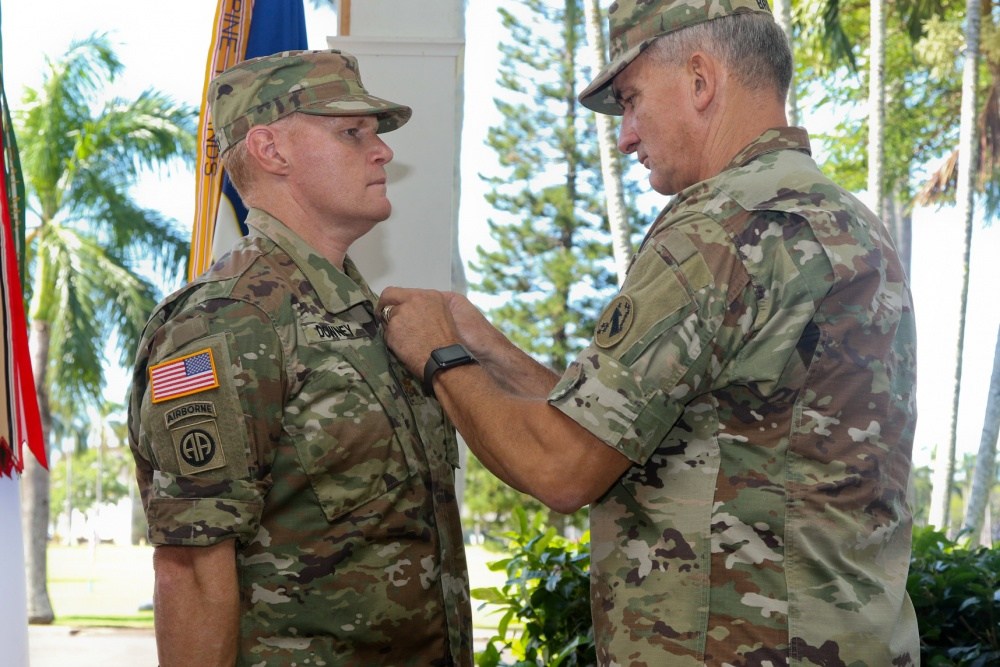 Army major receives Soldier’s Medal for rescuing family