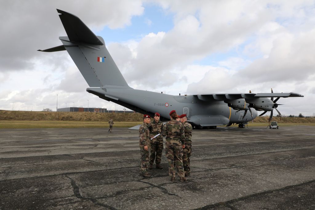 Airbus A400M cleared to drop more paratroopers through its side doors
