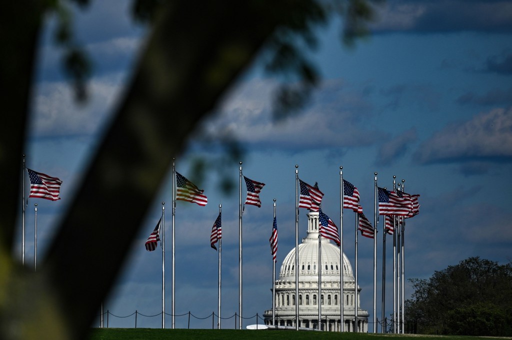 Stop politicizing and insulting the federal civil service