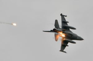 Pilots try out new helmet display in F-16V flight tests