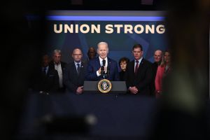 Federal agencies urged to review employee union bargaining eligibility