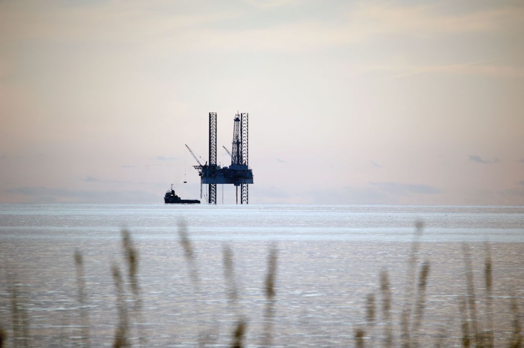 US Air Force looks to convert offshore oil rigs into rocket recovery platforms