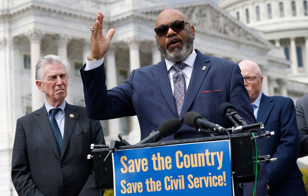 Judge orders VA to reinstate contract with employee union