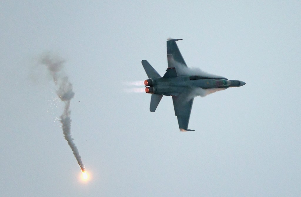 Aging Australian Hornets sold to American company | Defense News Weekly Extra