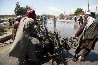 4 Afghan civilians killed, 4 US troops slightly wounded in Kabul suicide attack on US convoy
