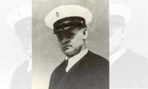 With his bare hands, this sailor sealed off his ship to save its crew