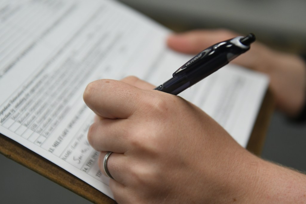 Spouses still waiting months for professional credentials after military moves, DoD survey shows