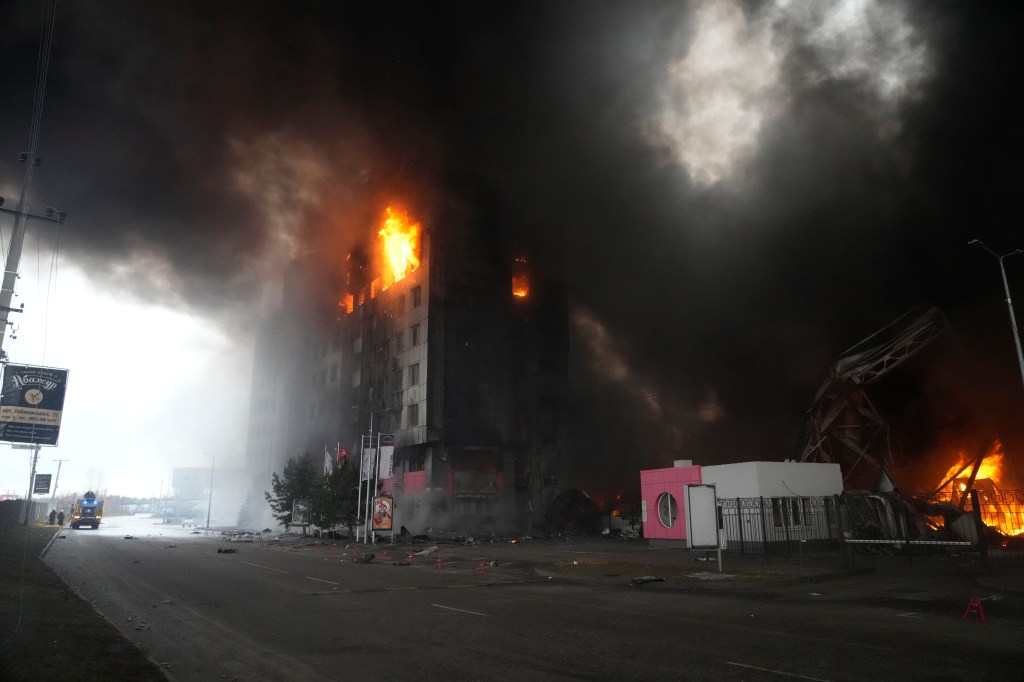 Volunteer fighters arrive in Ukraine. But the untrained should stay home