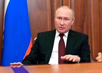 Biden to block US trade with eastern Ukrainian regions after Putin recognition