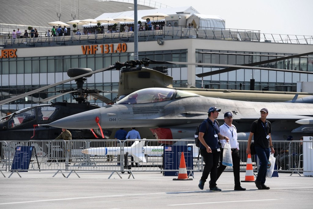 US makes it cheaper for foreign nations to buy American weapons