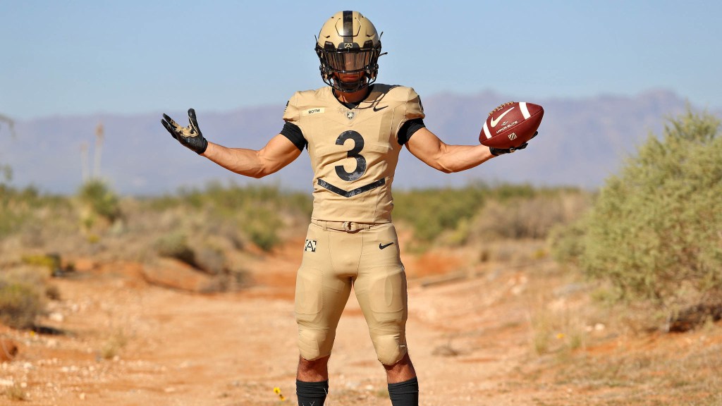 West Point historians inform the Army-Navy game uniform selection