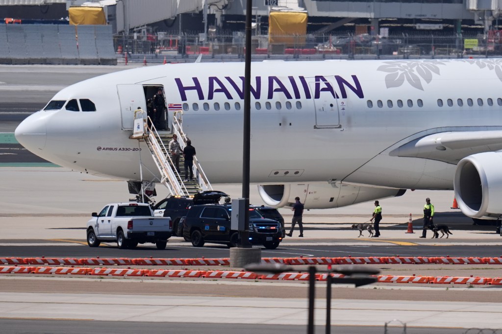 Sailor arrested for allegedly making false bomb threat on plane