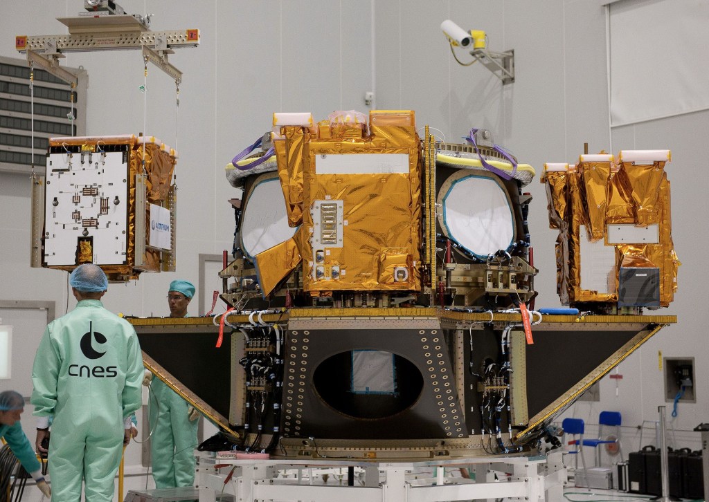 Foreign governments are approaching French satellites in orbit, says space commander