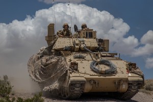 Two US Army projects seek to improve comms between soldiers and AI