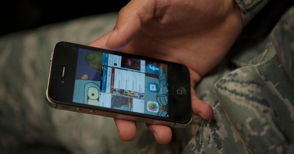 No, the Pentagon is not sending mass texts to service members about vaccine mandates