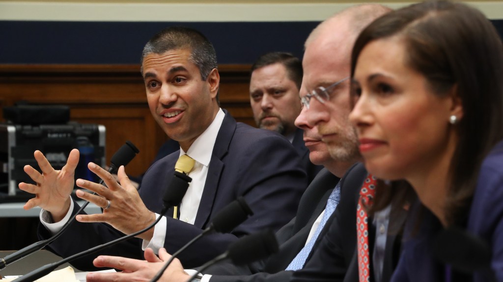 FCC unanimously approves spectrum plan Pentagon rejected