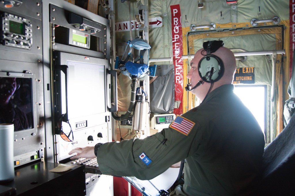 Air Force hurricane hunters track Hermine