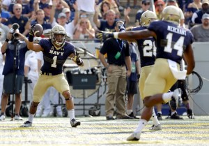 Worth scores winning TD as Navy beats Connecticut 28-24