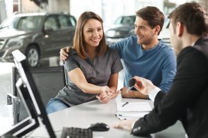 Wheeling and dealing in new cars: buy or lease?