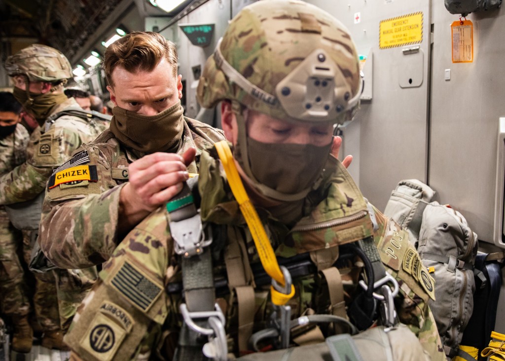 Paratroopers raise alarms about COVID contagion amid brigade exercise with Brazilian soldiers