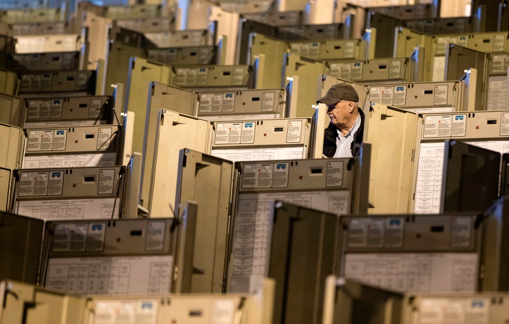 Senator calls on administration to act on election cybersecurity since Congress won’t