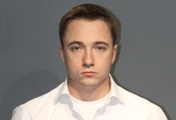 Pardon issued for sailor convicted of illegally selling machine guns