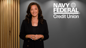 What’s the difference between private and federal student loans? — Money Minute