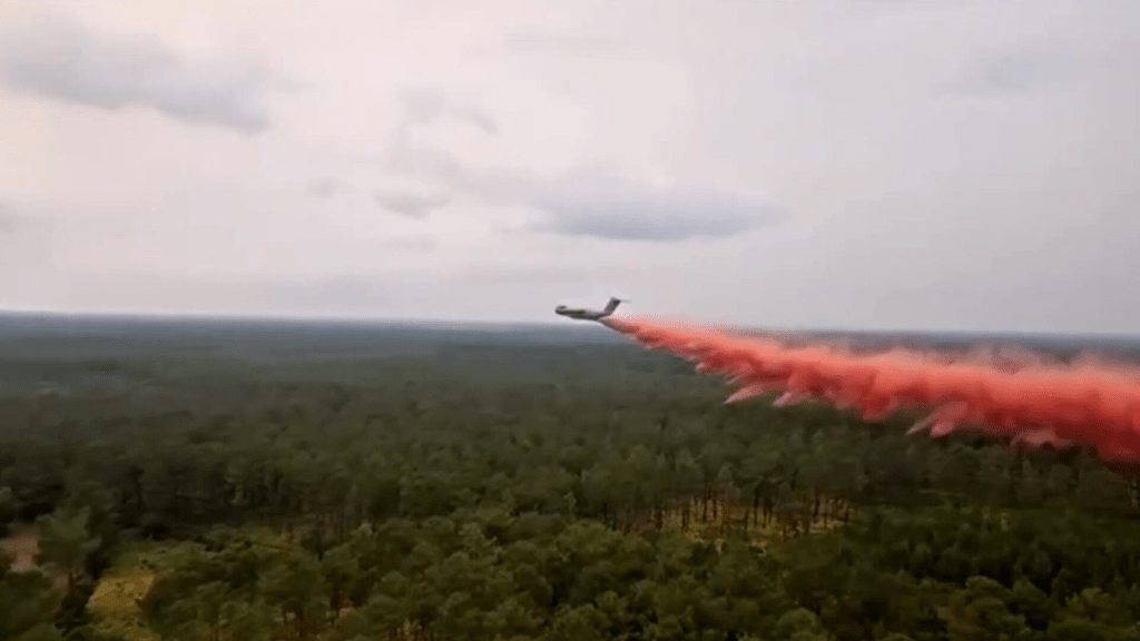 France deploys military aircraft to fight wildfires