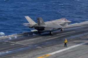 Navy prepares F-35C recovery op in South China Sea as Japan issues salvage notice